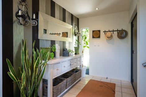 Photo of property in 11 Woodford Heights, Havelock North, 4130