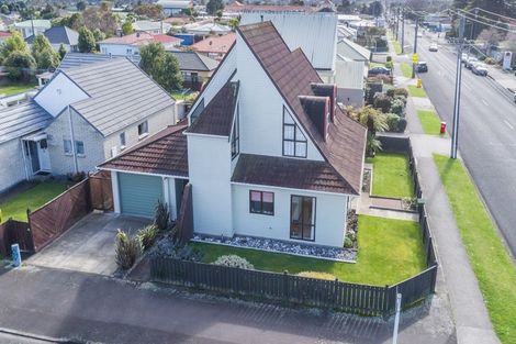 Photo of property in 37 Weraroa Road, Levin, 5510