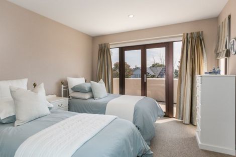 Photo of property in 5 Gladstone Road, Bluff Hill, Napier, 4110