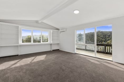 Photo of property in 18 Clapham Grove, Stokes Valley, Lower Hutt, 5019