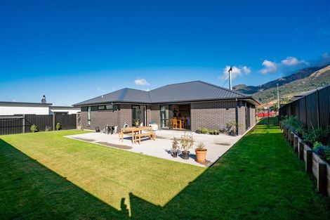 Photo of property in 8 Magpie Place, Lake Hawea, Wanaka, 9382