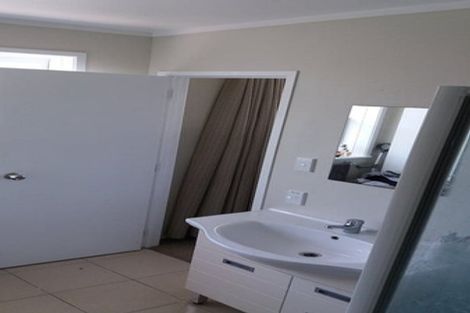 Photo of property in 1/27 Neptune Avenue, Beach Haven, Auckland, 0626