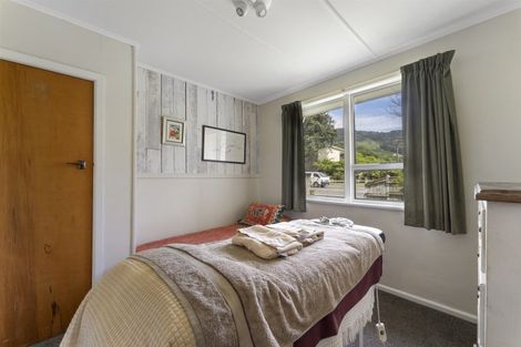 Photo of property in 16 Wairau Road, Picton, 7220