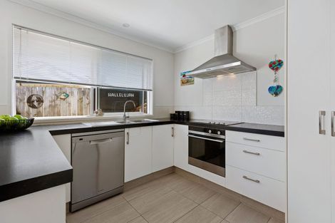 Photo of property in 24 Leet Crescent, Papamoa Beach, Papamoa, 3118