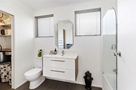 Photo of property in 97 Kahu Road, Paremata, Porirua, 5024