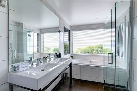 Photo of property in 62 Cedar Drive, Kelvin Heights, Queenstown, 9300