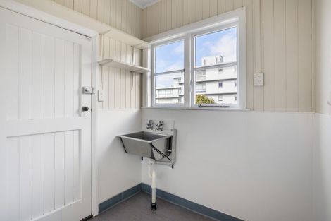 Photo of property in 30 Onewa Road, Northcote Point, Auckland, 0627