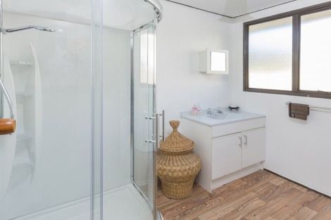 Photo of property in 1/103 Bradbury Road, Botany Downs, Auckland, 2010