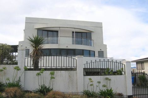 Photo of property in 9 Bury Grove, Strathmore Park, Wellington, 6022