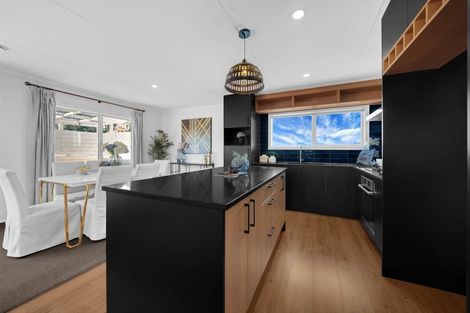 Photo of property in 3 Regency Place, Sunnynook, Auckland, 0632