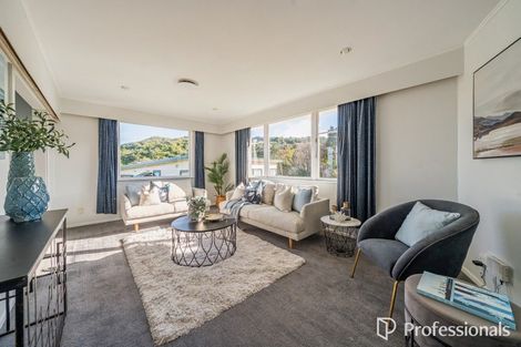 Photo of property in 5 Holly Grove, Maungaraki, Lower Hutt, 5010