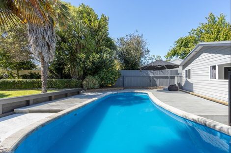 Photo of property in 17 Gardiner Place, Havelock North, 4130