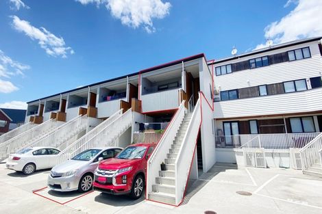 Photo of property in 5/2 Frances Bryers Road, Hobsonville, Auckland, 0616