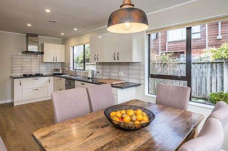 Photo of property in 15a Shastri Terrace, Khandallah, Wellington, 6035