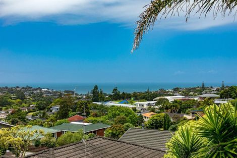 Photo of property in 2/5a Galaxy Drive, Mairangi Bay, Auckland, 0630