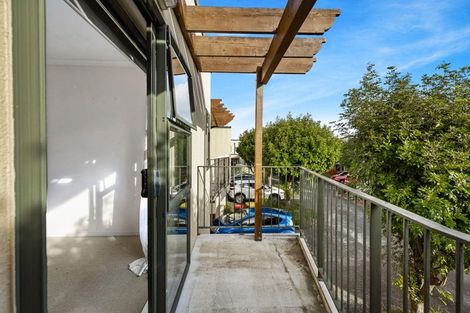 Photo of property in 8/17 Harbour View Road, Te Atatu Peninsula, Auckland, 0610