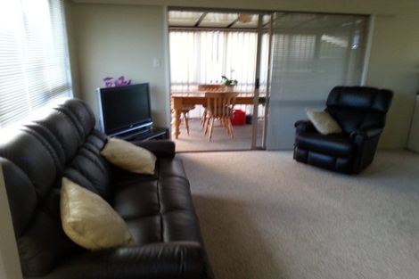 Photo of property in 17 Faith Bullock Place, New Lynn, Auckland, 0600