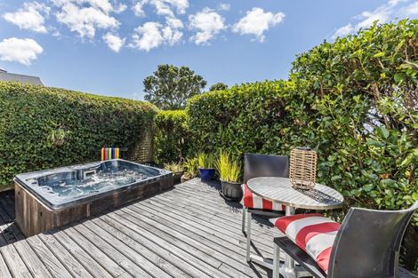 Photo of property in 75 Karepa Street, Brooklyn, Wellington, 6021