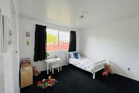 Photo of property in 43 Acacia Street, Kelvin Grove, Palmerston North, 4414