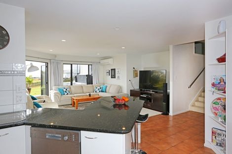 Photo of property in 6b Jayar Heights, Bombay, 2675