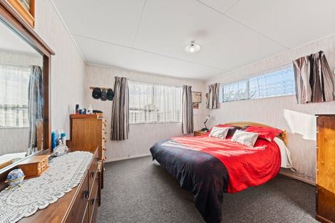 Photo of property in 1 Airedale Place, Waitara, 4320