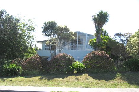 Photo of property in 46 Woodlands Crescent, Browns Bay, Auckland, 0630