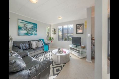 Photo of property in 3 Amberly Rise, Helensville, 0800