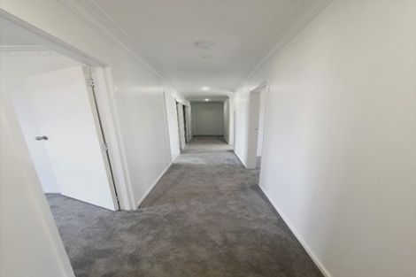 Photo of property in 18 Flagstaff Place, Massey, Auckland, 0614