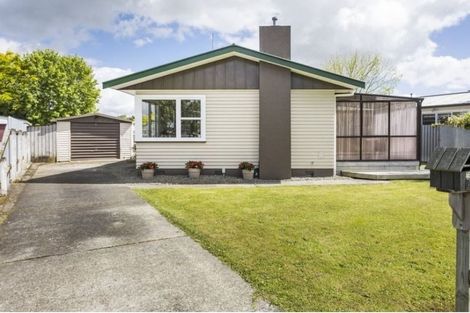 Photo of property in 10 Catlins Crescent, Milson, Palmerston North, 4414