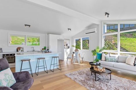 Photo of property in 12 Chartwell Drive, Crofton Downs, Wellington, 6035