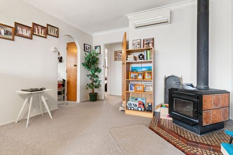 Photo of property in 32 Lowes Place, Solway, Masterton, 5810