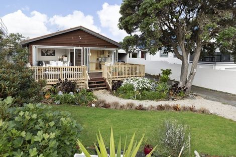 Photo of property in 55 Marine Parade, Paraparaumu Beach, Paraparaumu, 5032
