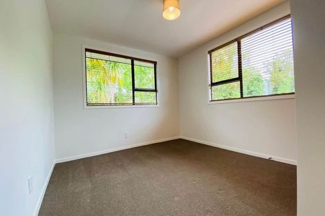 Photo of property in 2/6 Cresta Avenue, Beach Haven, Auckland, 0626