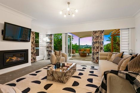 Photo of property in 90 Exmouth Road, Northcote, Auckland, 0627