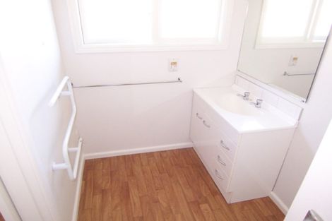 Photo of property in 77 Greendale Avenue, Avonhead, Christchurch, 8042