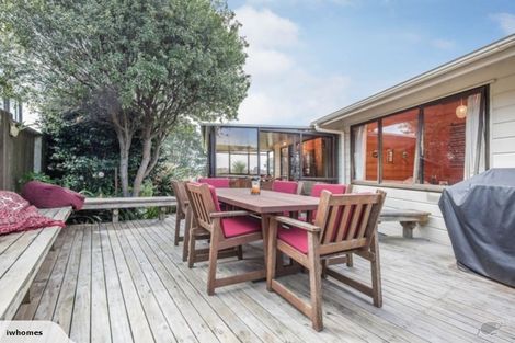 Photo of property in 18 John Dee Crescent, Red Beach, 0932