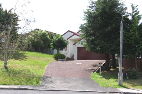 Photo of property in 33 Ronald Macken Place, Windsor Park, Auckland, 0632