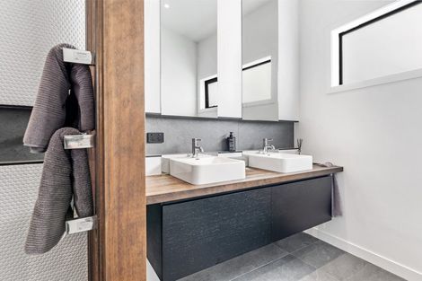 Photo of property in 7 Laguna Place, Matakatia, Whangaparaoa, 0930