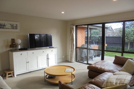 Photo of property in 2/39 Jennifer Street, Bryndwr, Christchurch, 8053