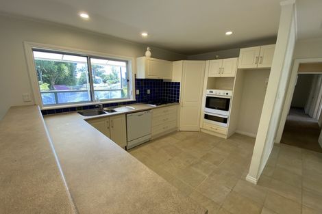 Photo of property in 41 Cron Avenue, Te Atatu South, Auckland, 0610