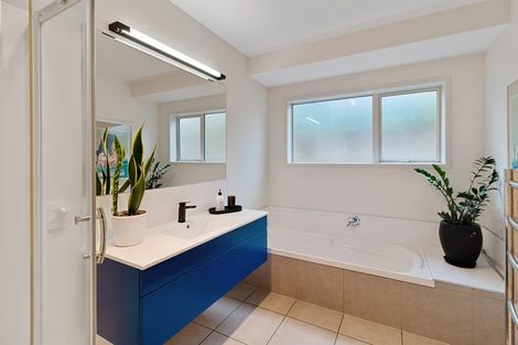 Photo of property in 14 Riverside Place, Katikati, 3129