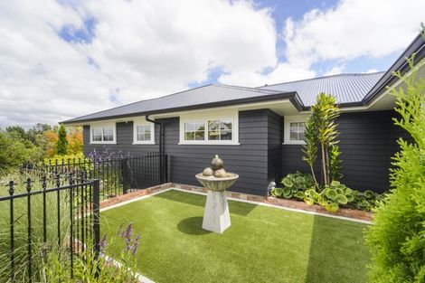 Photo of property in 3 Waimarama Court, Roslyn, Palmerston North, 4414