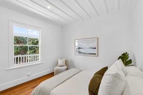 Photo of property in 1 Denholm Road, Hospital Hill, Napier, 4110