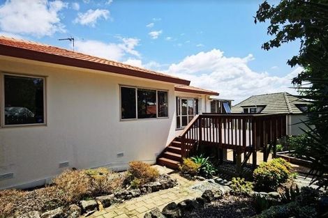 Photo of property in 8 Mandeville Place, Unsworth Heights, Auckland, 0632