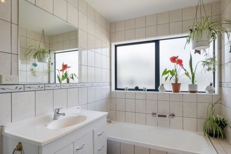 Photo of property in 130a Weraroa Road, Levin, 5510