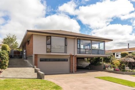 Photo of property in 4 Shera Street, Acacia Bay, Taupo, 3330