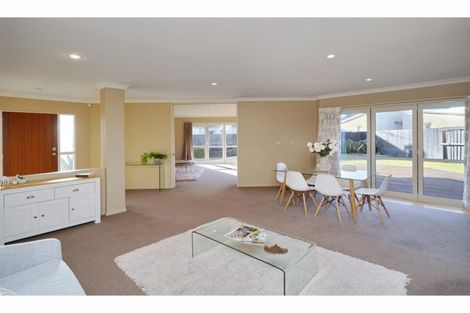 Photo of property in 5 Corsican Grove, Parklands, Christchurch, 8083
