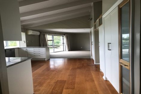 Photo of property in 79 Tawa Road, Kumeu, 0891