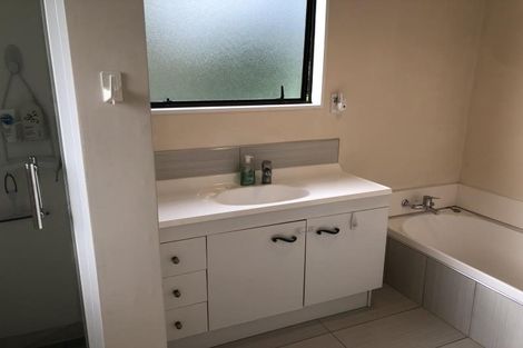 Photo of property in 2/212 Waterloo Road, Hutt Central, Lower Hutt, 5011