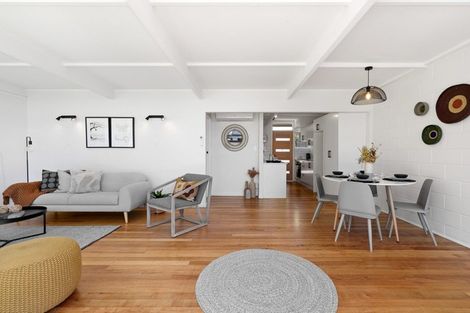 Photo of property in 3/340 Te Atatu Road, Te Atatu South, Auckland, 0610